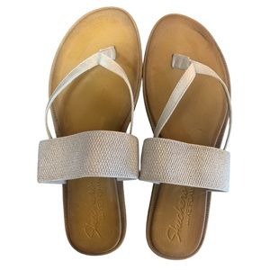 Sketchers Luxe Foam Silver Sandals